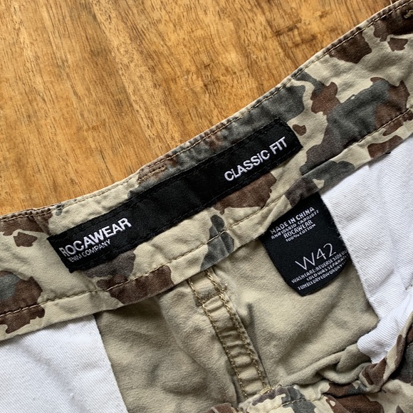 Rocawear Classic Fit Camouflage Cargo Pants (W42) - Picture 2 of 12